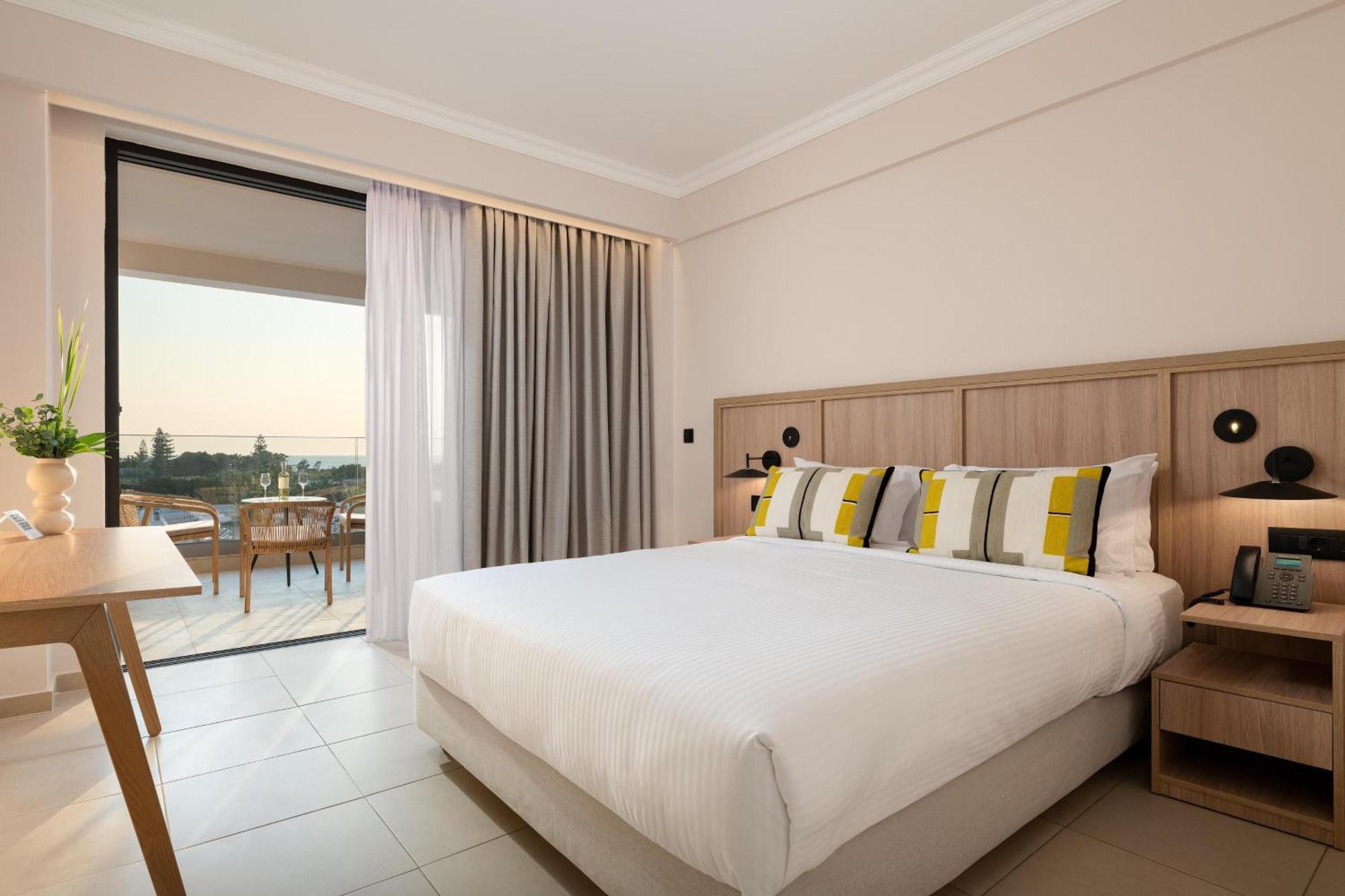 Electra Palace Rhodes Ялисос Екстериор снимка A bedroom at the hotel