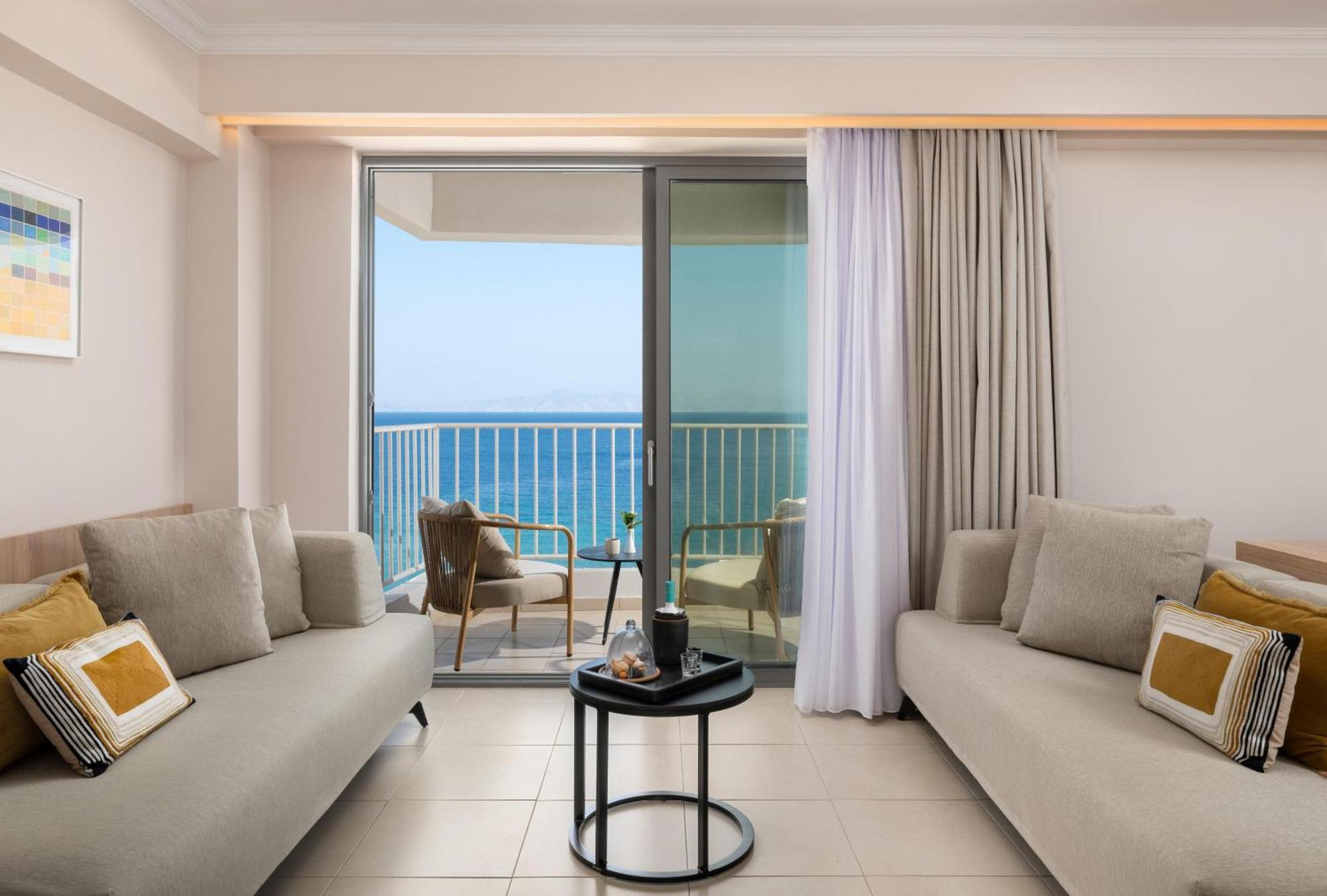Electra Palace Rhodes Ялисос Екстериор снимка A suite at the hotel